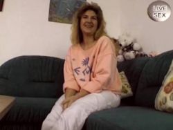 Sexy Amateurin erlebt den harten Solobums