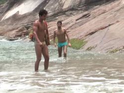 Zwei schwule Männer befriedigen sich heftig Outdoor