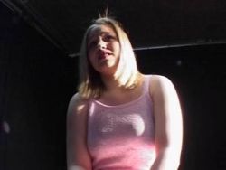 Scharfes Jungluder beim Solosex mit einem Gummischwanz