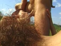 Geiler Fick soll die behaarte Lustspalte befriedigen