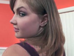 Ein farbiger Stecher beglückt ein geiles Girl